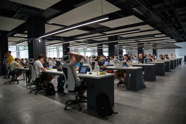 Source: Unsplash. Is Office Open Space Layout still relevant in 2025?