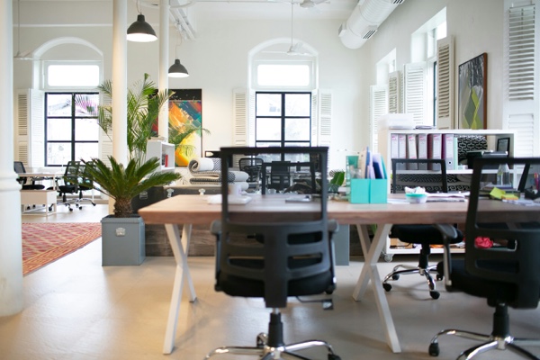Source: Unsplash. Empty modern office with unoccupied desks and meeting rooms, highlighting the disconnect between return-to-office mandates and current employee work preferences in 2025
